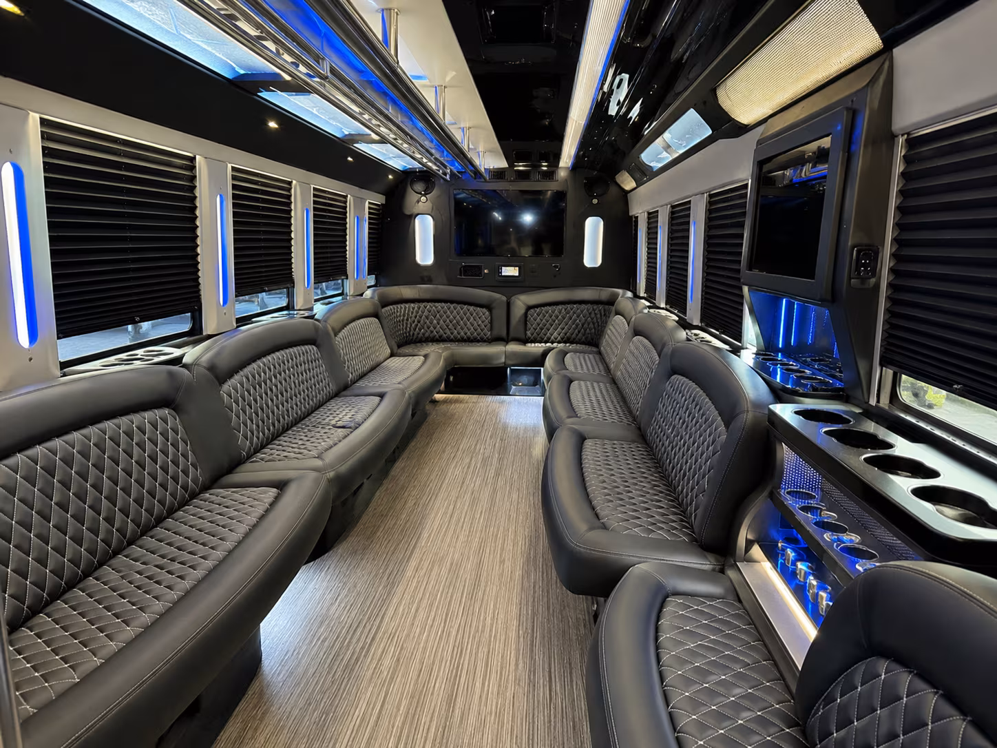 why rent using houstonminibuscompany com 2
